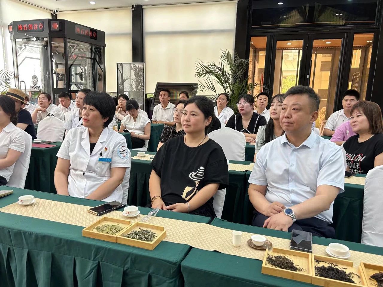 茶情雅韵 品香涤心丨k1体育注册就送38元集团、温泉集团、公服集团茶艺兴趣班开课